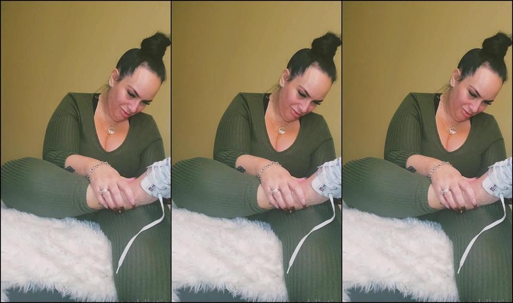 Iluvshaunalv Cum Stroke Your Dick While You Watch Me Take Off My Stinky Chucks