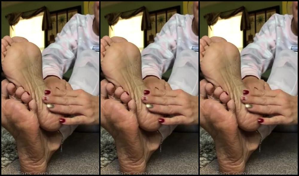 Deedeericanfeet Onlyfans As Requested Running My Fingers Thru My Soles