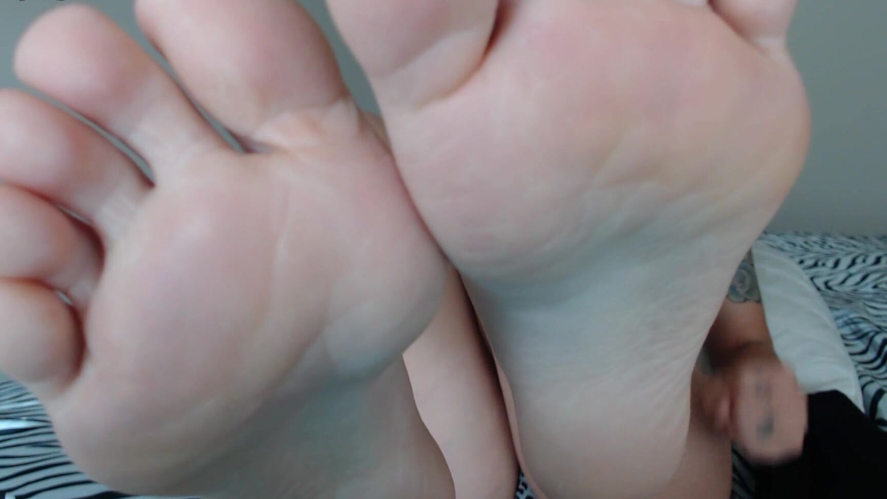Stella Von Savage Foot Joi With Virtual Handjob