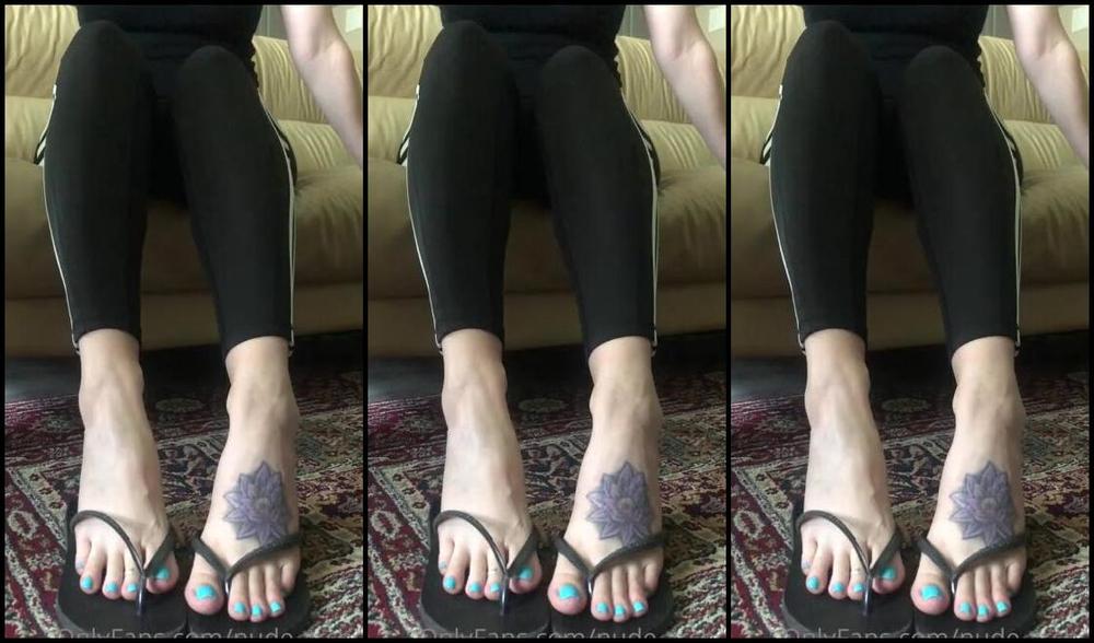 Nude Arches Nicknamed Nude Arches 06 27 2023 Onlyfans Video Just A Girl Her Squeaky Couch And Her Flip Flops