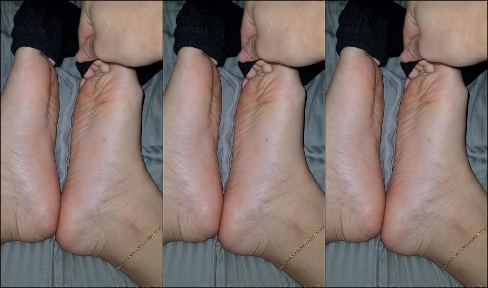 Adorezee A Veryyy Slow Sock Removal Joi With Cum Countdown In The End