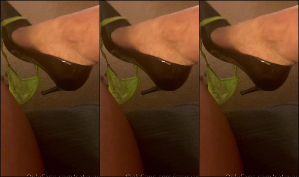 Catevans 2869168969 05 12 2023 I Wet My Panties I Need To Take Them Off