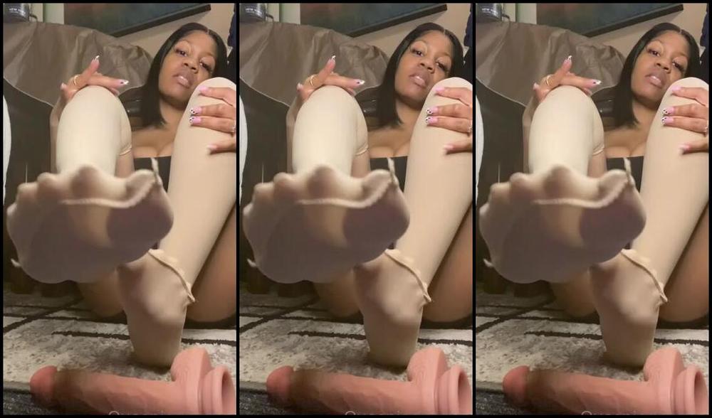 Queenjodiieetoes Aka Prettyfeetonly1800 Onlyfans Are You A Fan Of Nylons