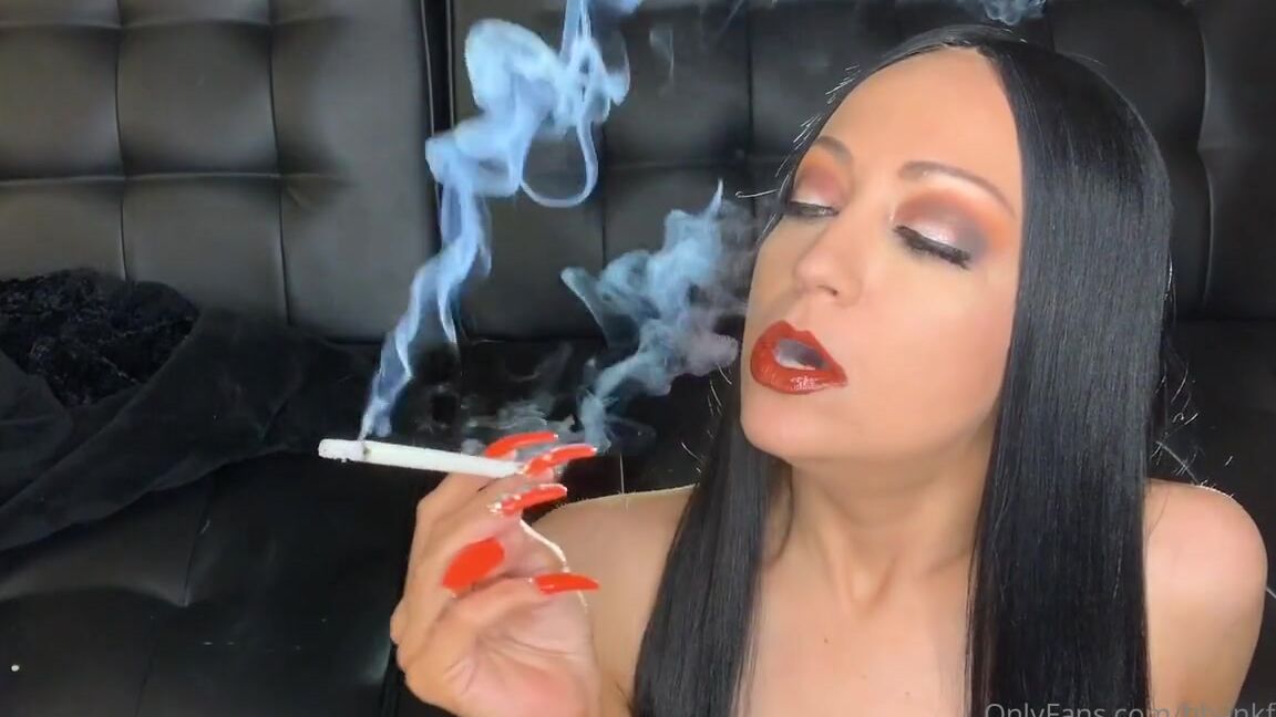Britteni Bank Aka Bbankfetish Onlyfans Virginia Slim 120 Joi With Dark Hair