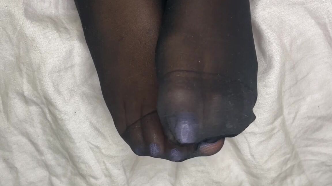 Nylon Worship, Feet, Foot Fetish, Ebony Foot Fetish, Ignore, SFW ignoring you while nylons are remove ManyVids