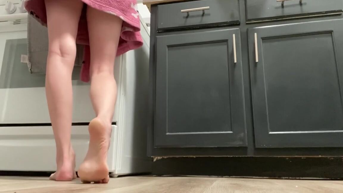 Tickles Soft Soles Nicknamed Ticklessoftsoles Onlyfans Snack Time Voyeur