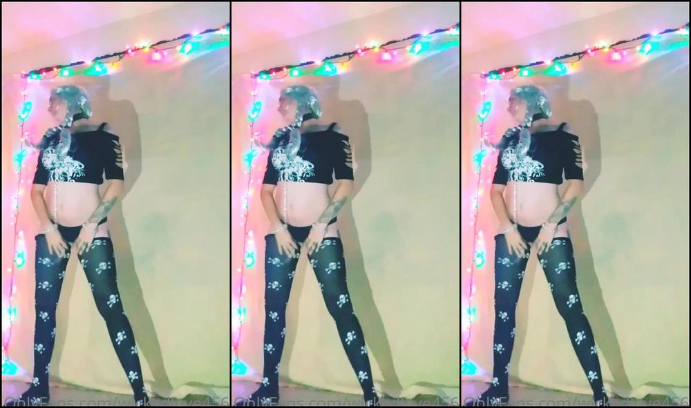 2020-11-19-1294762448-sweet-dreams-are-made-of-these