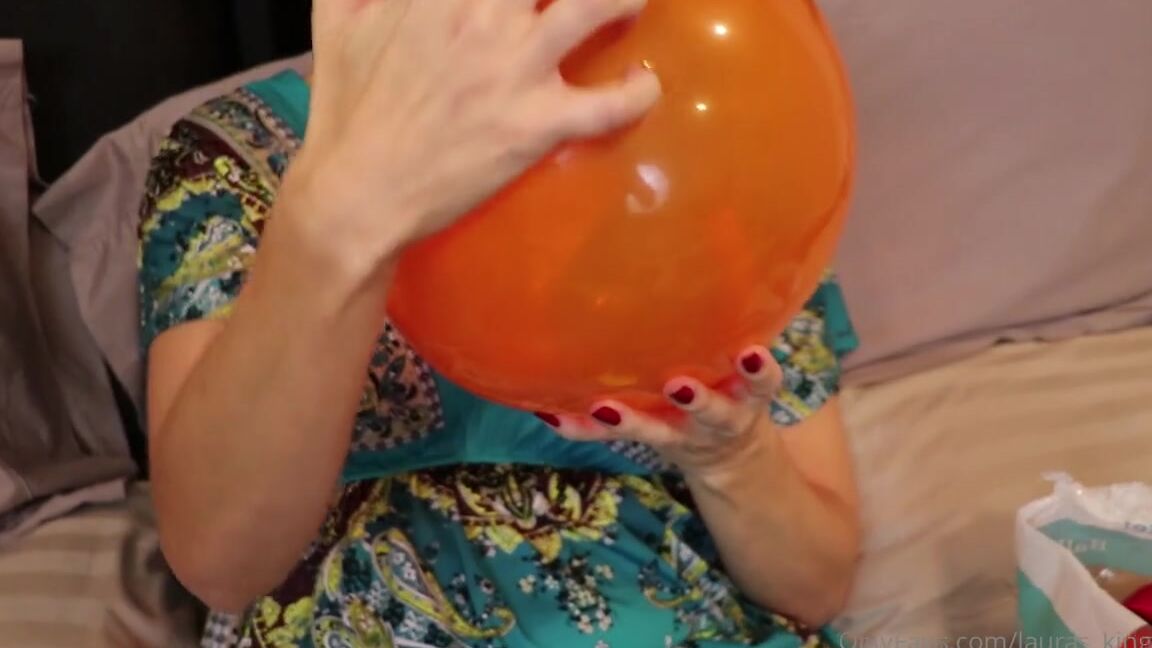 Lalalaura Nicknamed Lauras Kingdom 07 02 2024 Onlyfans Video Roxy Balloon Pop