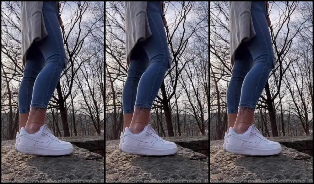 Goddessmona 91 Onlyfans Glaub Mir Wenn Ich Dir Sage Dass Du Diese Leckeren Socken Sogar Drauen An Der Frischen Luft Riechp