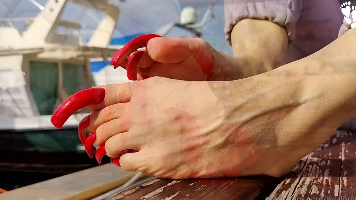 Lora Long Nails Nicknamed Loralongnails Onlyfans Red Long Nails Toenails On The Pier