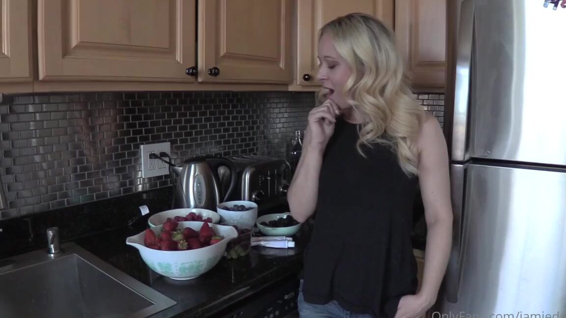 Jamiedaniels Onlyfans Today I Spent Polyurethaning The Floors With Minimal Results Ill See What They Look Like Tomorrowp