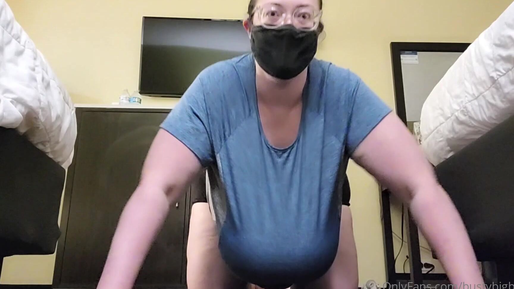 Bustybigbooty 3150688452 01 09 2024 My Attempt At Push Ups But To Show Off My Huge Tits Watch Them Swing And