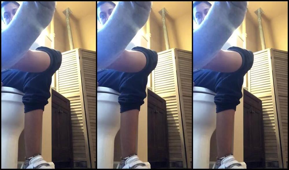 Venusian Soles Nicknamed Solesfromvenus 11 11 2023 Onlyfans Video Sweaty Sock Take Off Video From When I Had To Do 8 Hours Of Community Service