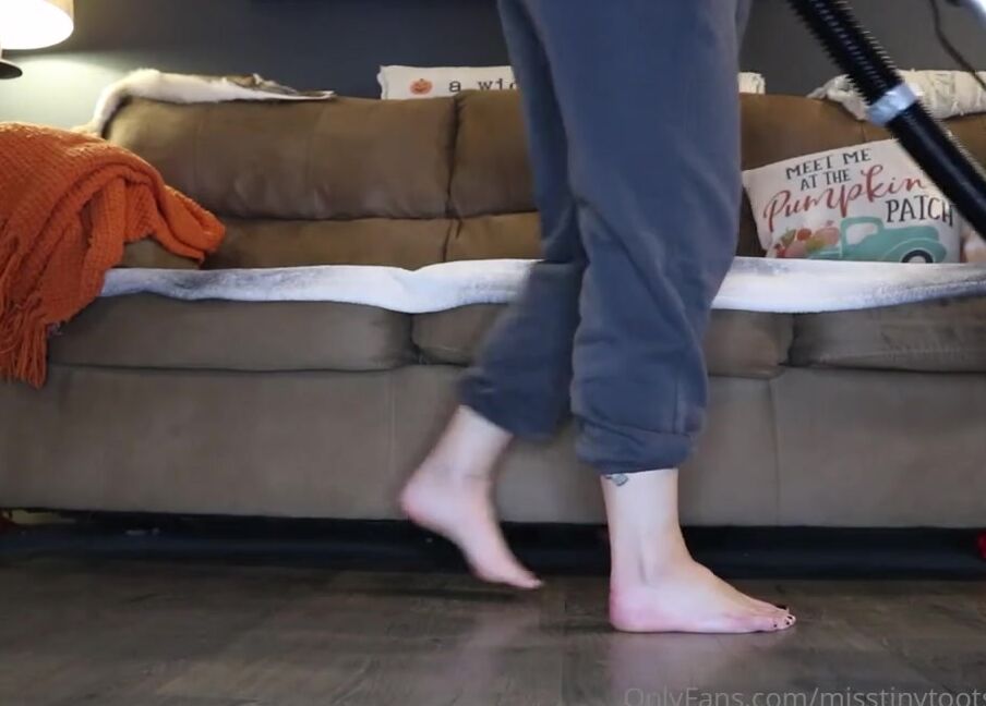 Misstinytootsies Onlyfans I Had A Request For Some Slightly Dirtydusty Soles So I Figured I D Take This Opportunity To Show