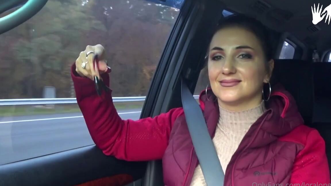 Lora Long Nails Nicknamed Loralongnails Onlyfans Long Nails Black Red Nail Design Car Tapping I Am A Passenger Enjoying The Ride And Driving
