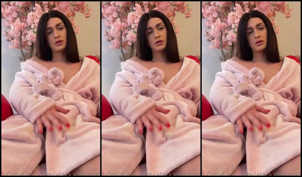 Goddess Alaska Nicknamed Alaskahotmess Onlyfans Let S Play A Game Eye Staring Contest Updated Version We Simply Have To Look At Each Premium