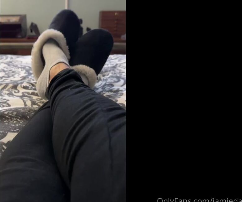 Jamiedaniels Onlyfans Time To Relax And Watch Hockeyp