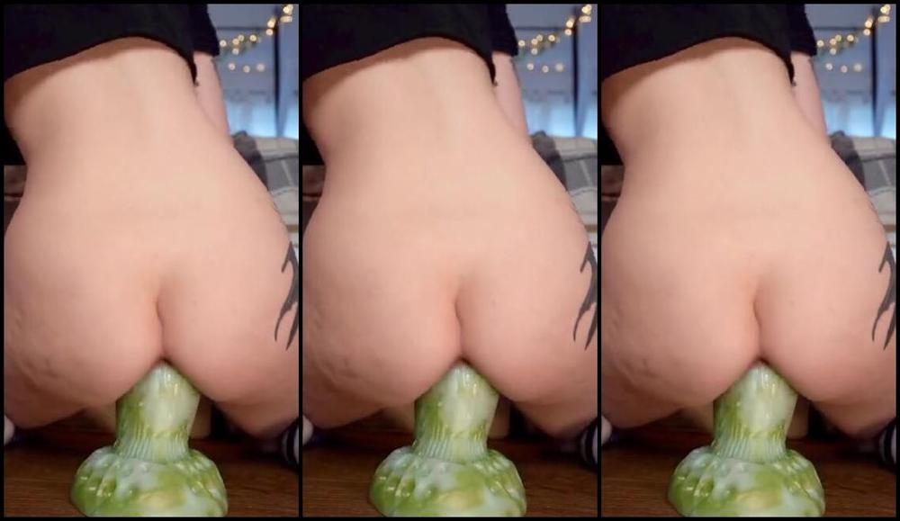 Starryfawnn Onlyfans Hilting Xl Demogorgon Decided To Make A Longer Vid To Show All The Angles And Depth On The Toy Wat