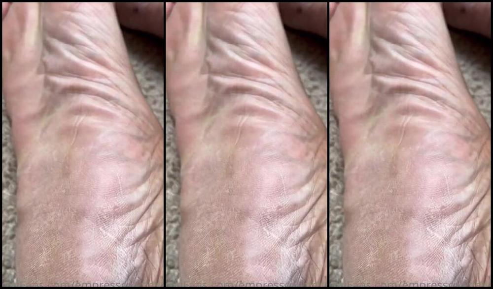 Empresscarmelita Nicknamed Empresscarmelita Onlyfans Dry Soles Are On The Menu Today I Want You To Make Them Wet