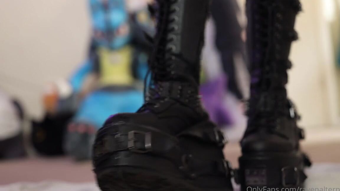 Raven Alternative Nicknamed Ravenalternative 08 20 2024 Onlyfans Video Gave My Favourite Boots A Slobbery Send Off Ill Miss These Babies So Much But Theyll