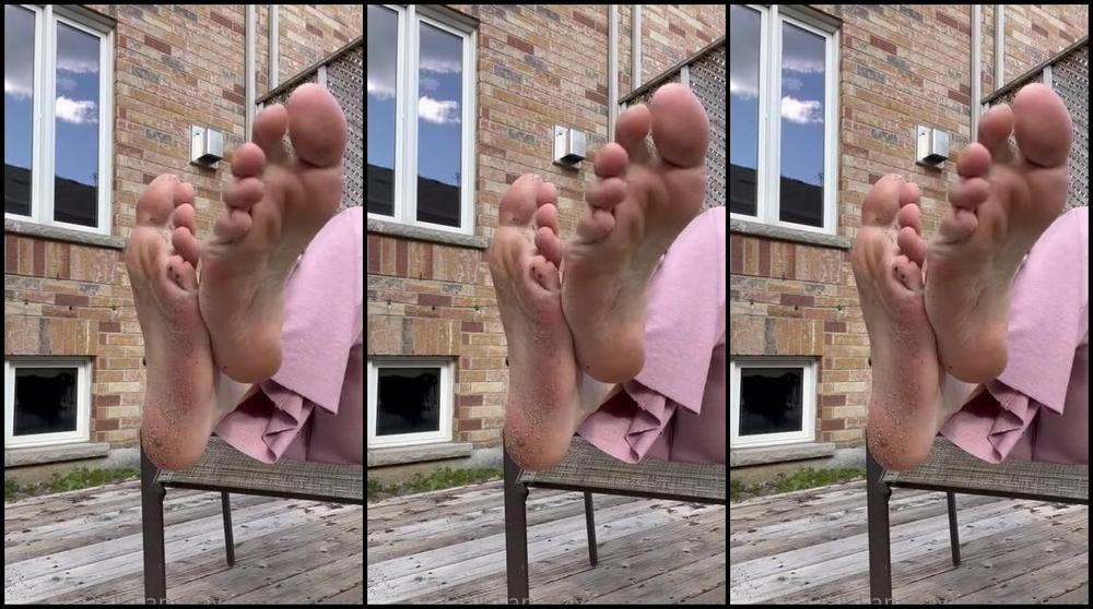 Queenz Sfeet Nicknamed Feetznation Onlyfans I Ll Force You To Lick My Feet Clean Whether You Want To Or Not