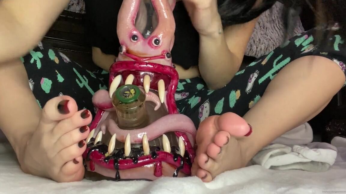 Waifu Jess Nicknamed Waifufeetmilkog Onlyfans Hello Kitty Spit 24