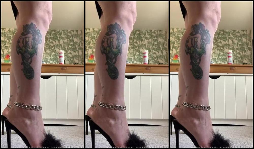 Killersexyfeets Nicknamed Killerkell Onlyfans Doing A Bit Of Housework Today Just Pushing My Hoover Around Ignoring You While I Hoover Around