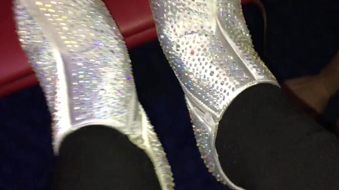 Miss Laura Nicknamed Mistresslaura11 Onlyfans Full Video Lucky Sissy Maid Worships My Sparkly Princess Heels