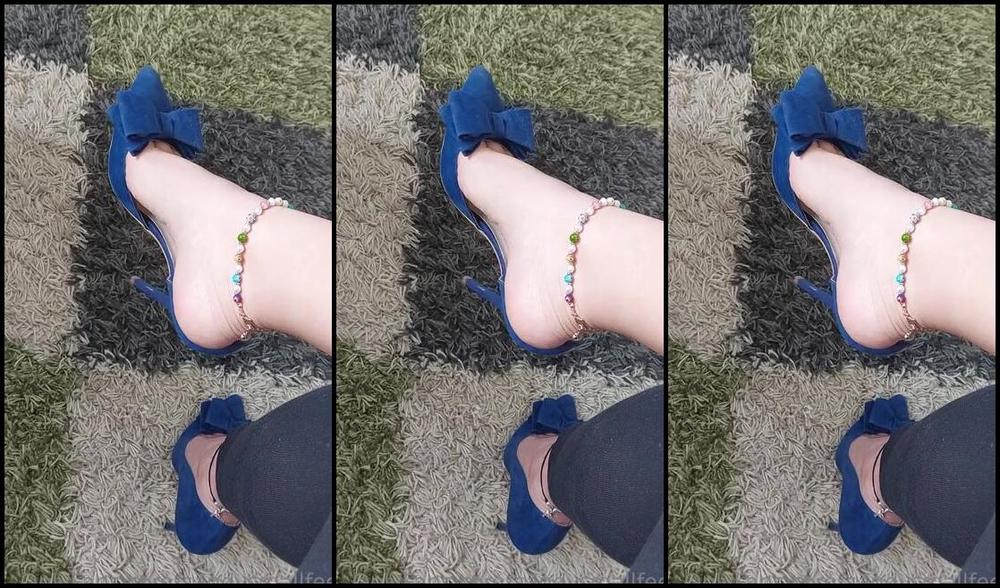 Mica Sandy Nicknamed Sandysmallfeet Onlyfans I Love Dangling It Is One Of My Favorite Things To Do Looove Teasing Enjoy