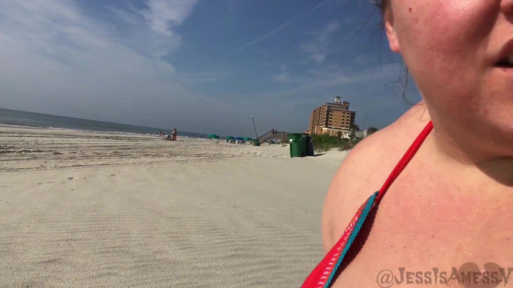 Jessisamessvids Stuffing My Face In Public At The Beach