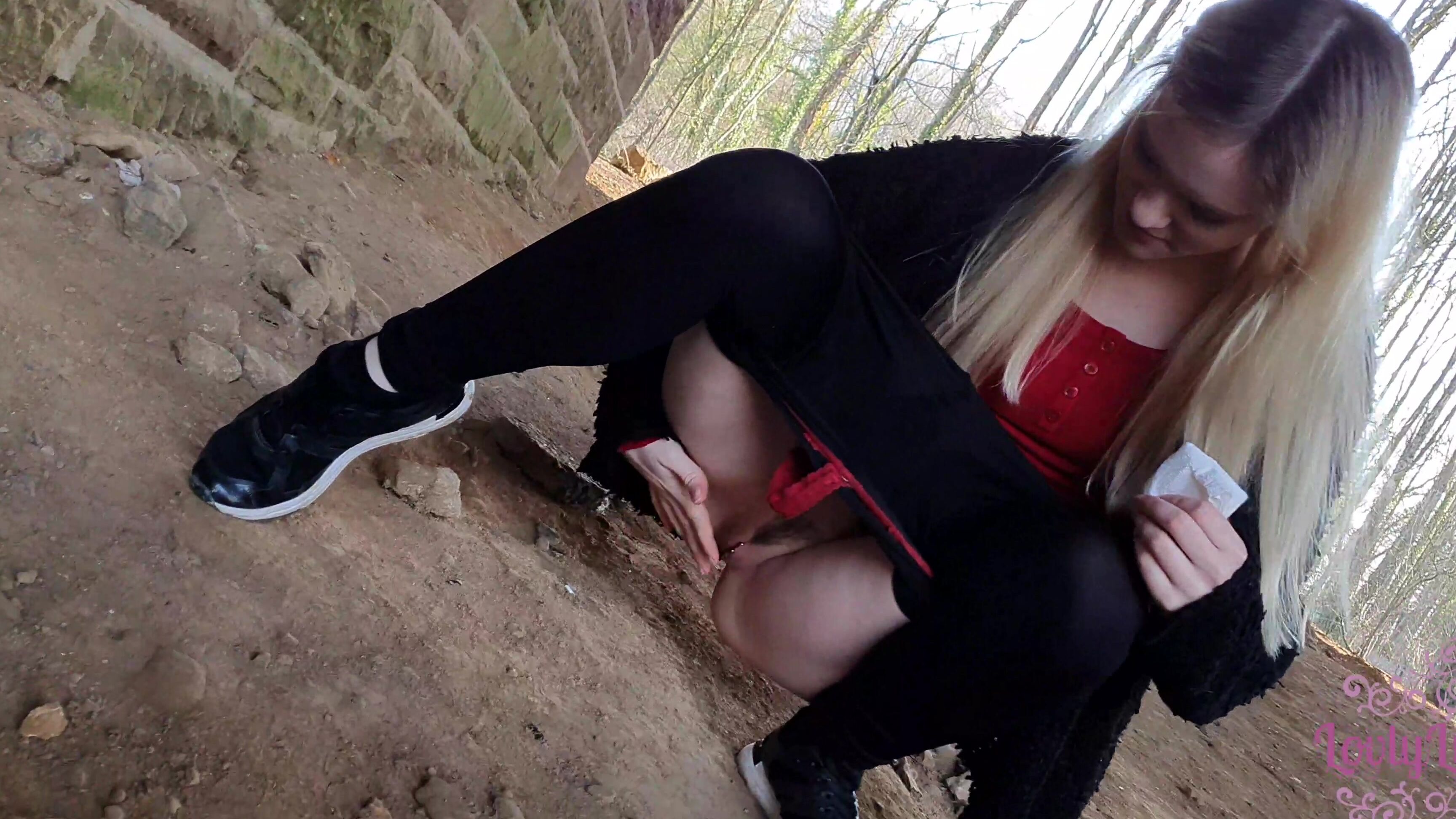 Lovlyluna Teen Pussy Public Piss Manyvids