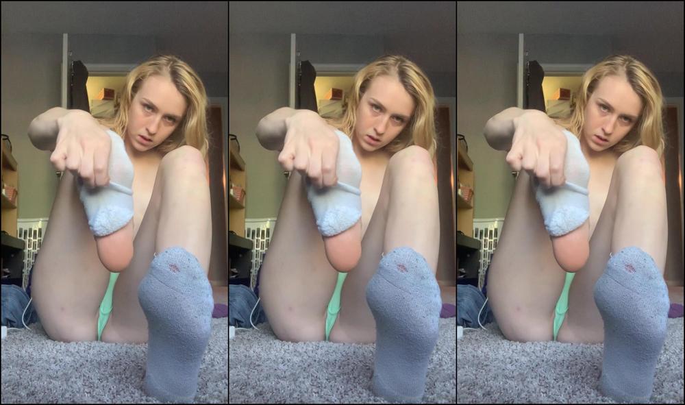 Macynikole Taking Off My Stinky Socks And Panties Looks At My Sexy Soles And Pussy
