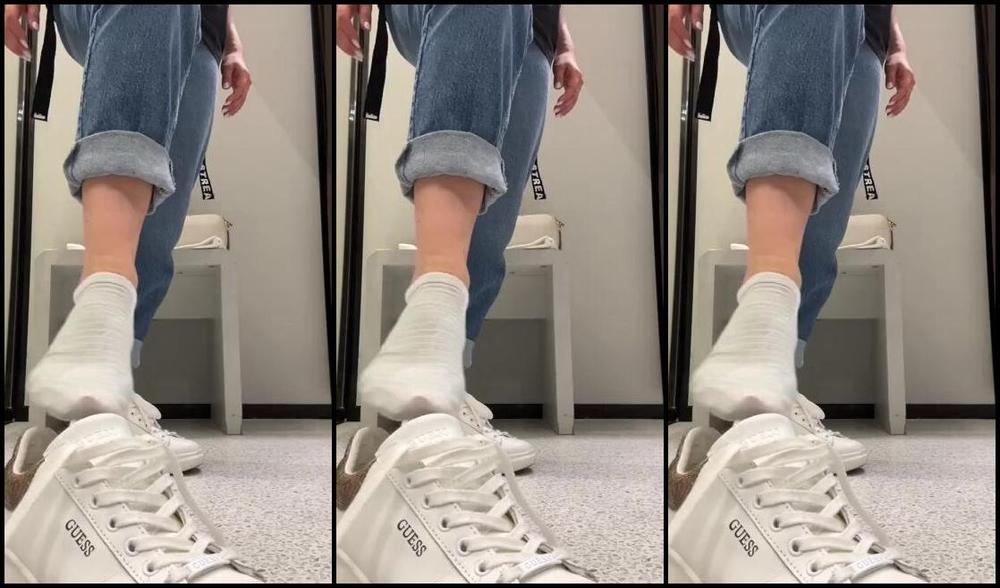 Mistresanna Onlyfans Come Inside The Changing Room And Worship My Feet