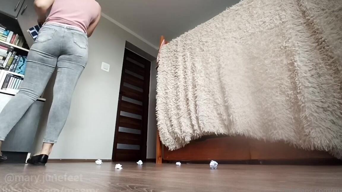 Masmr Onlyfans And Video Number 10 In April Is Girl Walking Around And Accidentally Stomping On Some Paper Balls