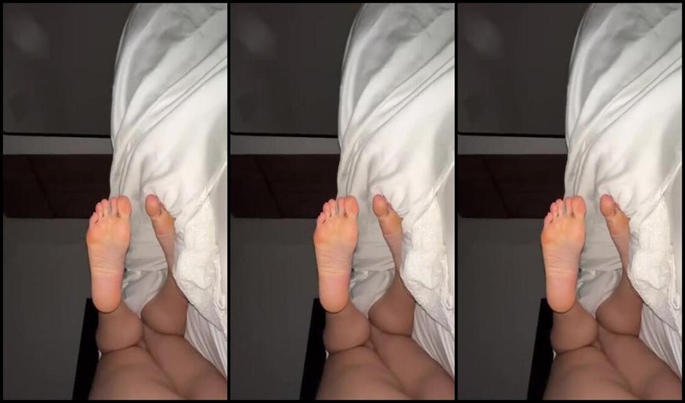 Enna 88 Onlyfans Acordei De Madrugada E Morrendo De Vontade De Ter Um Escravo De Joelhos Ao Lado