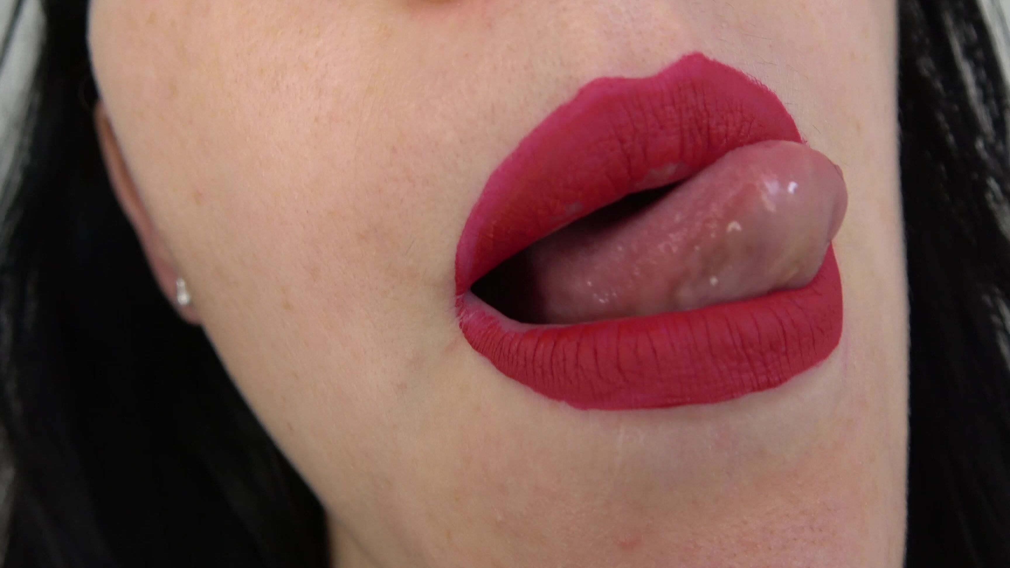 Brunette, Face Fetish, Femdom, Giantess, POV gorgeous-giantess-anna-in-new-apartment ManyVids