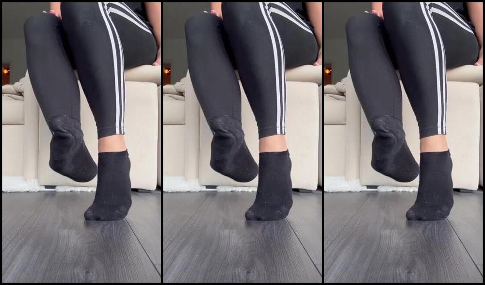 Sarina Jones Nicknamed Sarinajones 10 18 2024 Onlyfans Video I Pushing These Dirty Black Socks Right Into Your Face