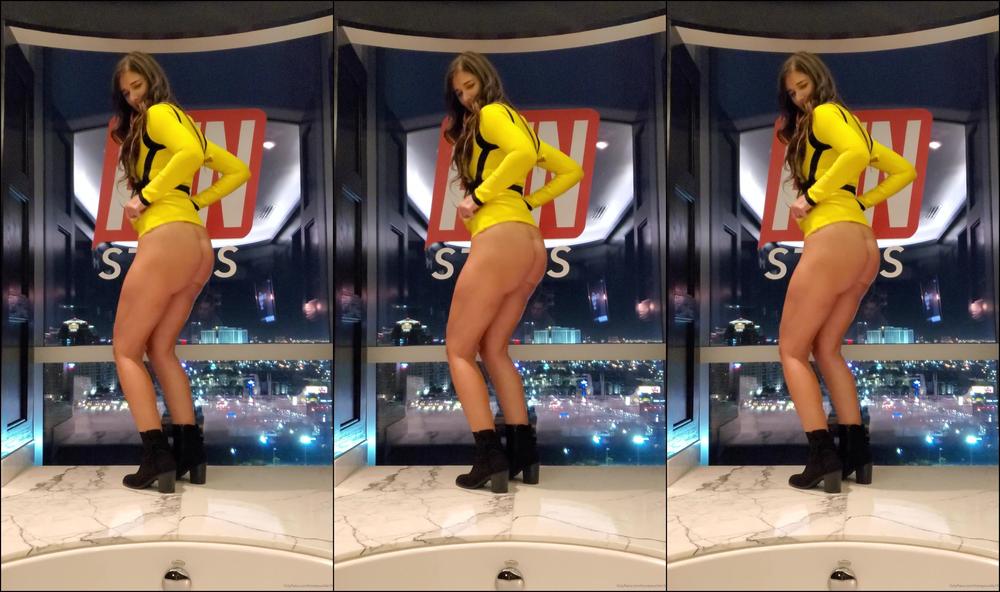 honeysuckle19-28-01-2020-136583777-dancing-and-showing-off-for-you