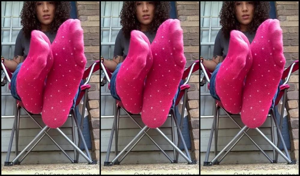 Natasha Aka Vibez3 Onlyfans Smelly Sock Removal For My Sweaty Sock Lovers They Smell So Bad