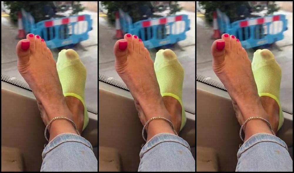 Anas Socks Nicknamed Anas Socks Onlyfans Socks Veins Bare Feet Toes Soles On The Bus What Would You Do If You See Me Wiggle My Fe 8