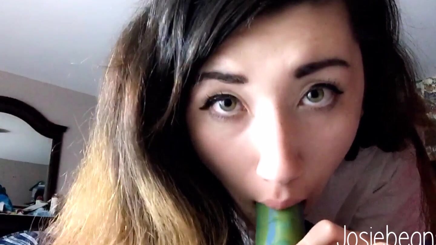 Josiebeans Bad Dragon Snapchat Cumshow