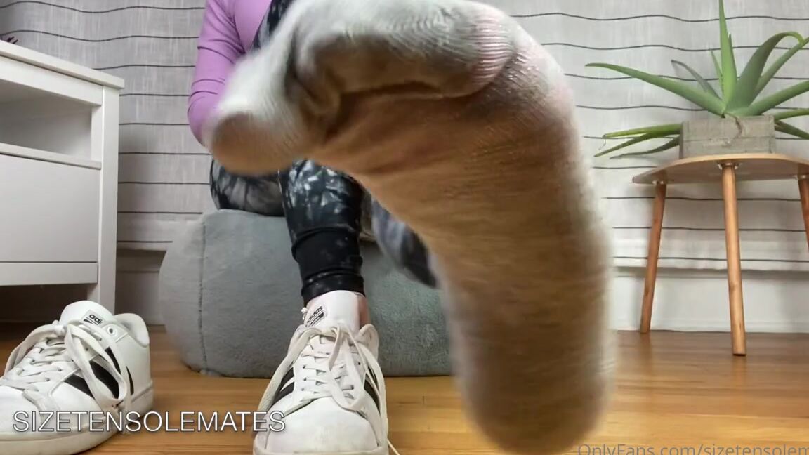 Sizetensolemates Onlyfans Taking Off My Sparkly Adidas Ankle Socks