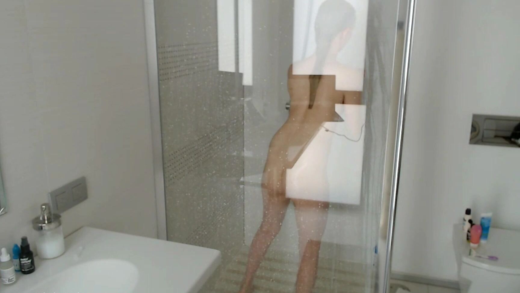 Kirabee You Have An Air Bnb I M Your Newest Arrival On Holiday In Your Villa You Saw My Phot