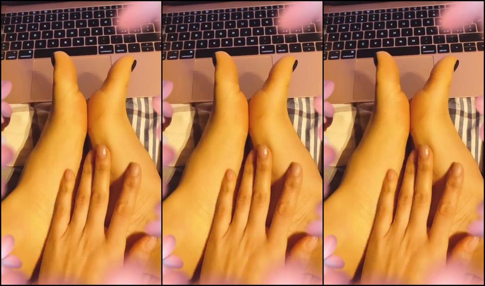 Mistress Gaia Servirebbe La Pancia Di Uno Schiavo Per Tenerli Al Caldo