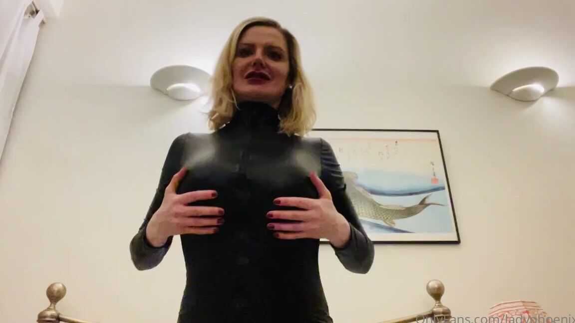 Lady Phoenix Nicknamed Ladyphoenix Ldn Onlyfans The Vinyl Countdown In The Absence Of Latex One Must Seek Solace In Materials Like Vinyl Which Sti