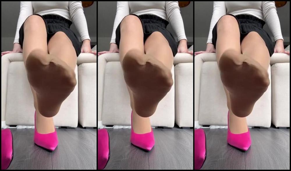 Sarina Jones Nicknamed Sarinajones 03 02 2025 Onlyfans Video I Walk Into The Apartment In These Pink Heels