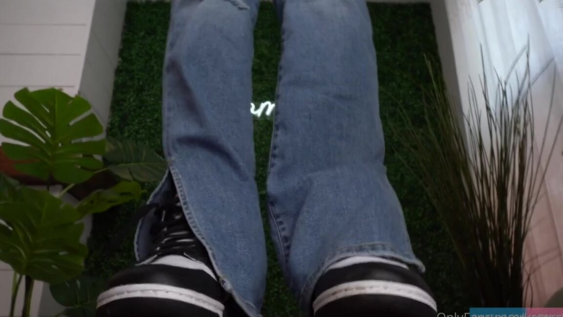 Goddess Kate Aka Katescutiies Onlyfans A Little Crush Compilation For My Giantess Fans It S So Funny When Tiny S Think They Can Get Away C