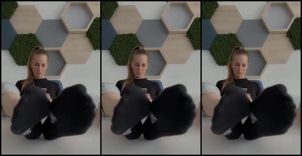 Indubiopronova Nicknamed Indubiopronova Onlyfans Ignoring You At The Office I Ve Been Wearing These Black Socks For Two Days Now