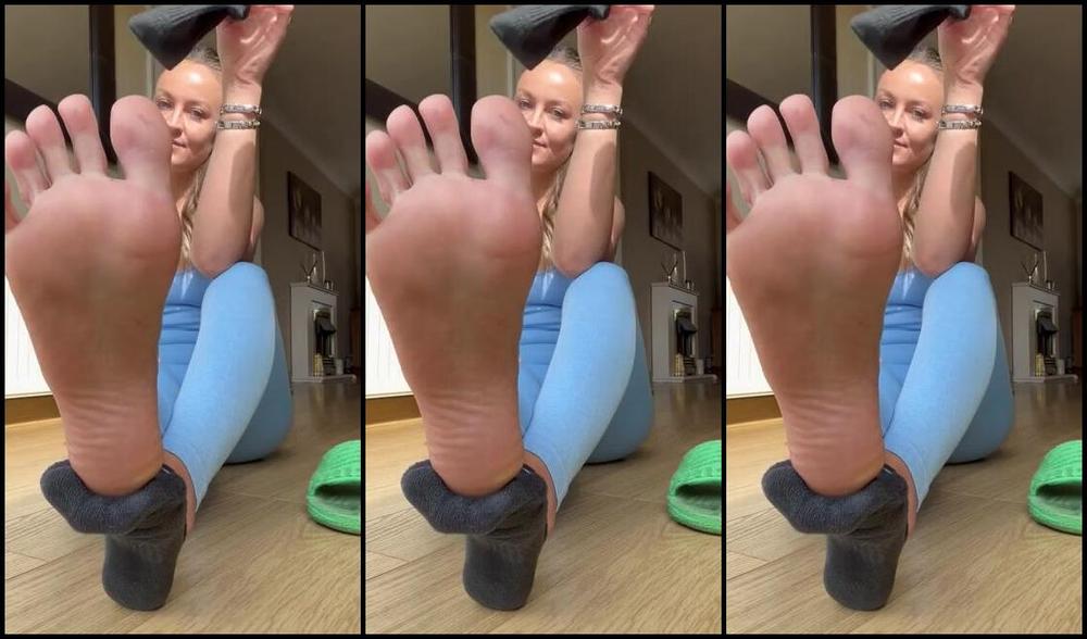 Miss Emma Rose Nicknamed Emmaemmarose Onlyfans Yes I Ve Had Them On All Day Yes They Now Stink Yes You Need To Clean