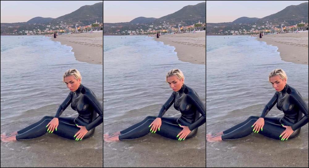 Katerinapiglet The Warm Sea Caresses The Body In Latex These Are Such Pleasant Sensations